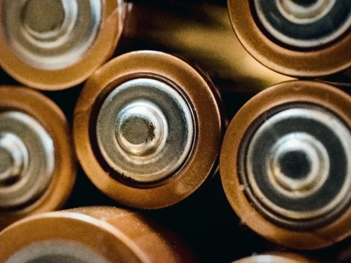 Lithium-ion batteries (packs & cells)